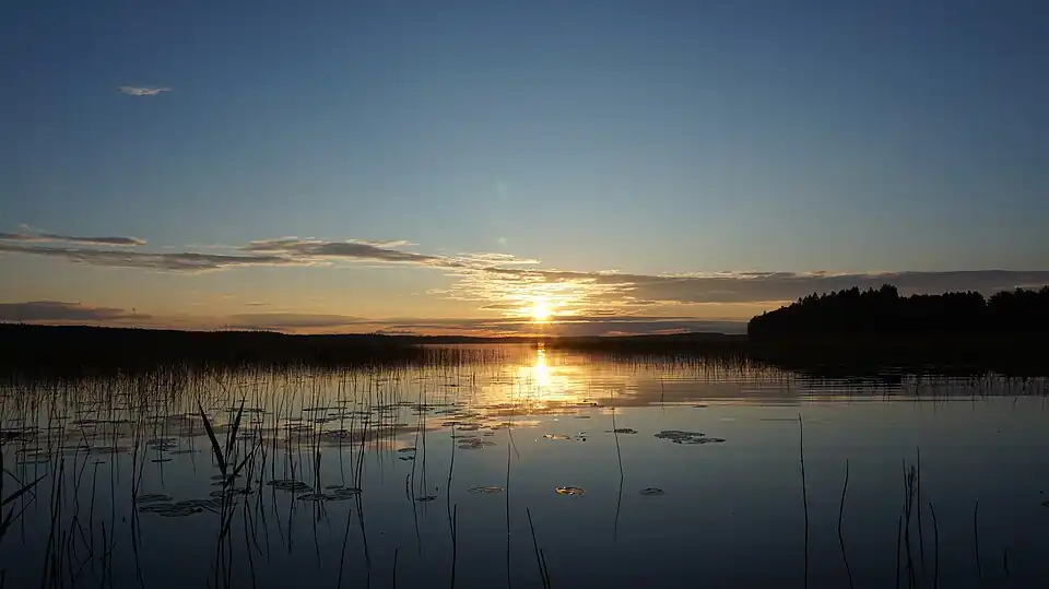 Нижнее Падозеро в вечернее время. Вид с юго-восточной стороны