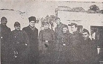 Н.&nbsp;А.&nbsp;Зуев (третий справа) на Восточном фронте, среди солдат группы армий «Центр». Конец 1941&nbsp;года.