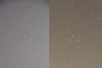 Созвездие Дельфина до и после появления Новой звезды. Левая часть коллажа — фото, сделанное 17.08.2013, правая — фото, сделанное 04.07.2013. Новая звезда и место, где месяцем ранее её не было, отмечены линиями.