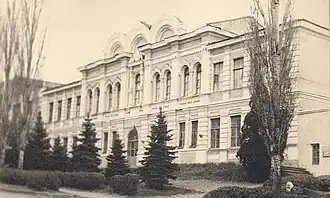 Здание училища после революции