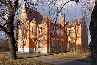 Вид фасада здания в 2011 году