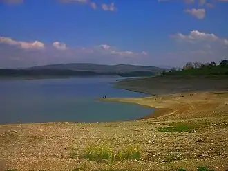 Обмелевшее водохранилище в апреле 2013 года