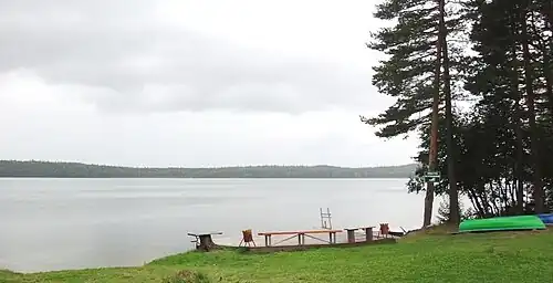 Берег Светлого озера со стороны базы отдыха