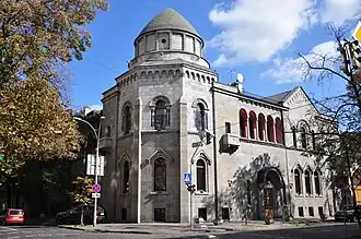 Особняк Ковалевского (также известный как Арабский дом) – необычный модернистский особняк, построенный в неороманском стиле в 1913 году.