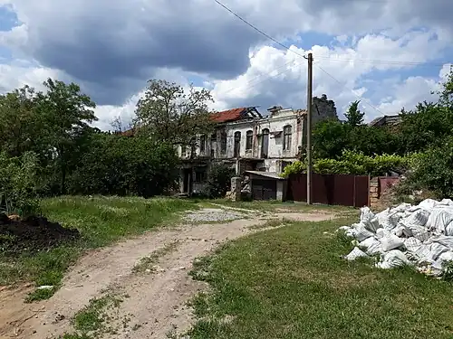 Видео «Куяльник с Дмитрием Ждановым./Часть 2. Заброшенная грязелечебница и усадьба Жевахова». — https://youtu.be/AUvNT6jNSg0