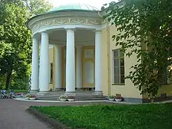 Экседра (полуротонда) павильона Концертный зал в парке Царского Села. 1786. Архитектор Дж. Кваренги