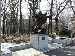 Памятник А. Матросову в Ульяновске (ск-р Л. А. Турская).