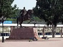 Памятник основателю города князю Воронцову возле центрального стадиона