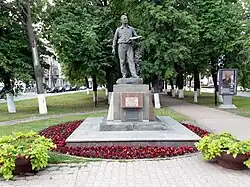 Вид на бульвар и на памятник Пластову со стороны Спасской улицы