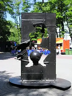 Памятник в центральном парке Калининграда