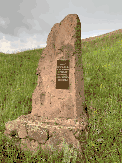 Памятник воинам вблизи Монастыря Хогеванк, принимавших участие в майских сражениях