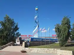 Памятник первой газовой скважине