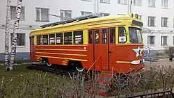 КТМ-1 в роли памятника, Пермь. Вид справа, на двери