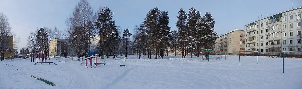 Панорама двора в центральной части посёлка