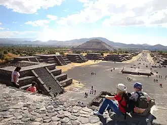 Пирамида Солнца иДорога Мёртвыхвид с пирамиды Луны