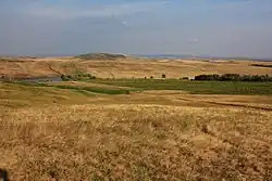 Плотина и пруд на реке Караелга