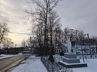 Площадь у автобусной остановки Константиново-2, февраль 2025