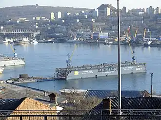 Подводная лодка у причала «Дальзавода» (2016)