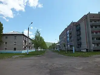 На улице посёлка.