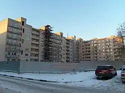 Семиэтажный дом на этапе строительства