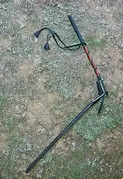 Разновидность калмыцкой плети с равномерно туго сплетённым, почти не гнущимся кожаным хлыстом без сужения к кончику.