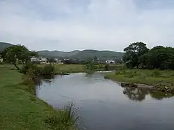 Река Ольга, в отдалении — дома посёлка Ольга