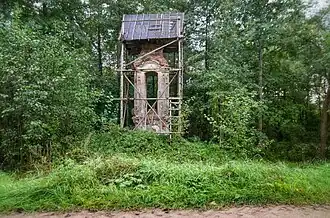 Часовня напротив церкви