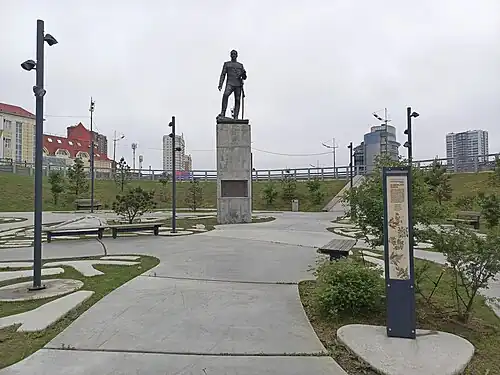 Памятник во Владивостоке