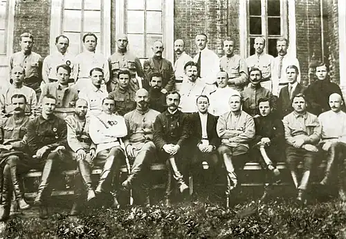 В 1-м ряду 2-й справа Д. П. Оськин