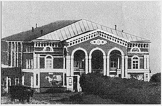 Старый деревянный театр, находился в 1846 — 1879 гг. в начале улицы.