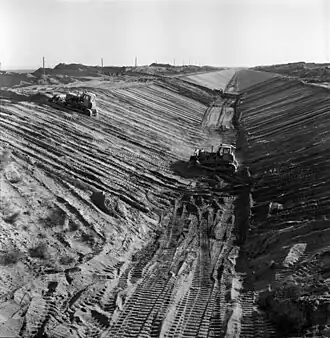 Подготовка русла к бетонированию во время строительства канала