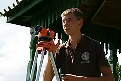 Студент БГПУ за работой с нивелиром