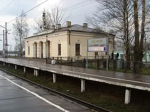 Вид на вокзал со второй платформы