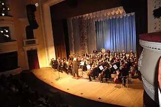 Симфонический оркестр на сцене Полтавского областного музыкально-драматического театра имени Н.&nbsp;В.&nbsp;Гоголя (2015)