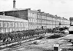 «Бетонный» корпус ткацкой фабрики Коноваловых в Бонячках. Фотография начала XX века.