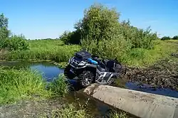 Переезд через Малую Речку около устья западнее одноимённого посёлка летом 2014 года