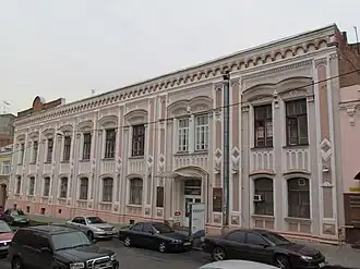 Дом № 7. Бывшая 3-я мужская гимназия