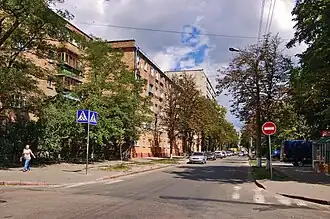 вид со стороны перекрёстка с улицей Юрия Глушко в направлении улицы Ольжича