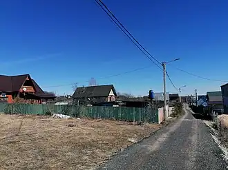 Улица в деревне Легчищево весной 2022 года