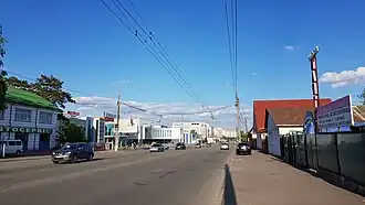 начало улицы — вид со стороны перекрёстка улиц Киевская и 77 Гвардейской дивизии