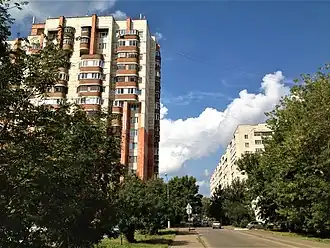 Проезжая часть улицы Симонова у пересечения с улицей Лукина