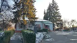 дом-музей М. М. Коцюбинского и памятник М. М. Коцюбинскому