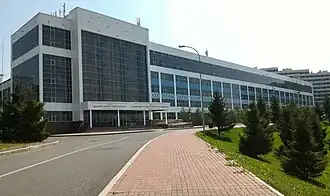 Здание физико-математического корпуса после реконструкции фасада (2019 год)