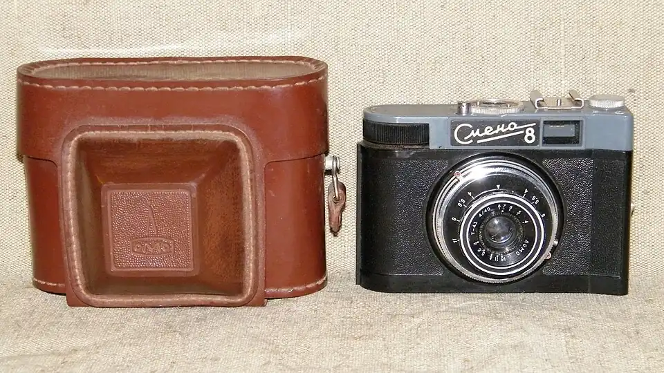 Фотоаппарат и футляр