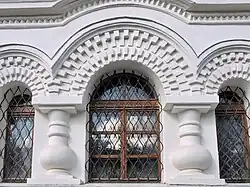 Окна трапезной