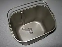 Рис. 3. Хлебопекарная форма с установленной на вал лопаткой