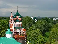 Вид со звонницы монастыря на древние храмы вдоль берега Которосли