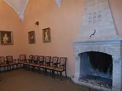 Каминный зал