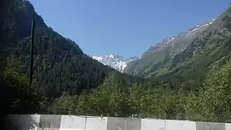 Вид на массив Шхельда с долины Адыл-Су