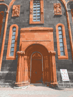 Западный вход